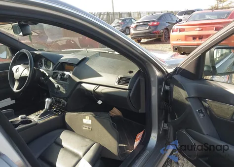 2008 Mercedes-Benz C 350 Sport z USA, uszkodzony, nr VIN WDDGF56X68F020928